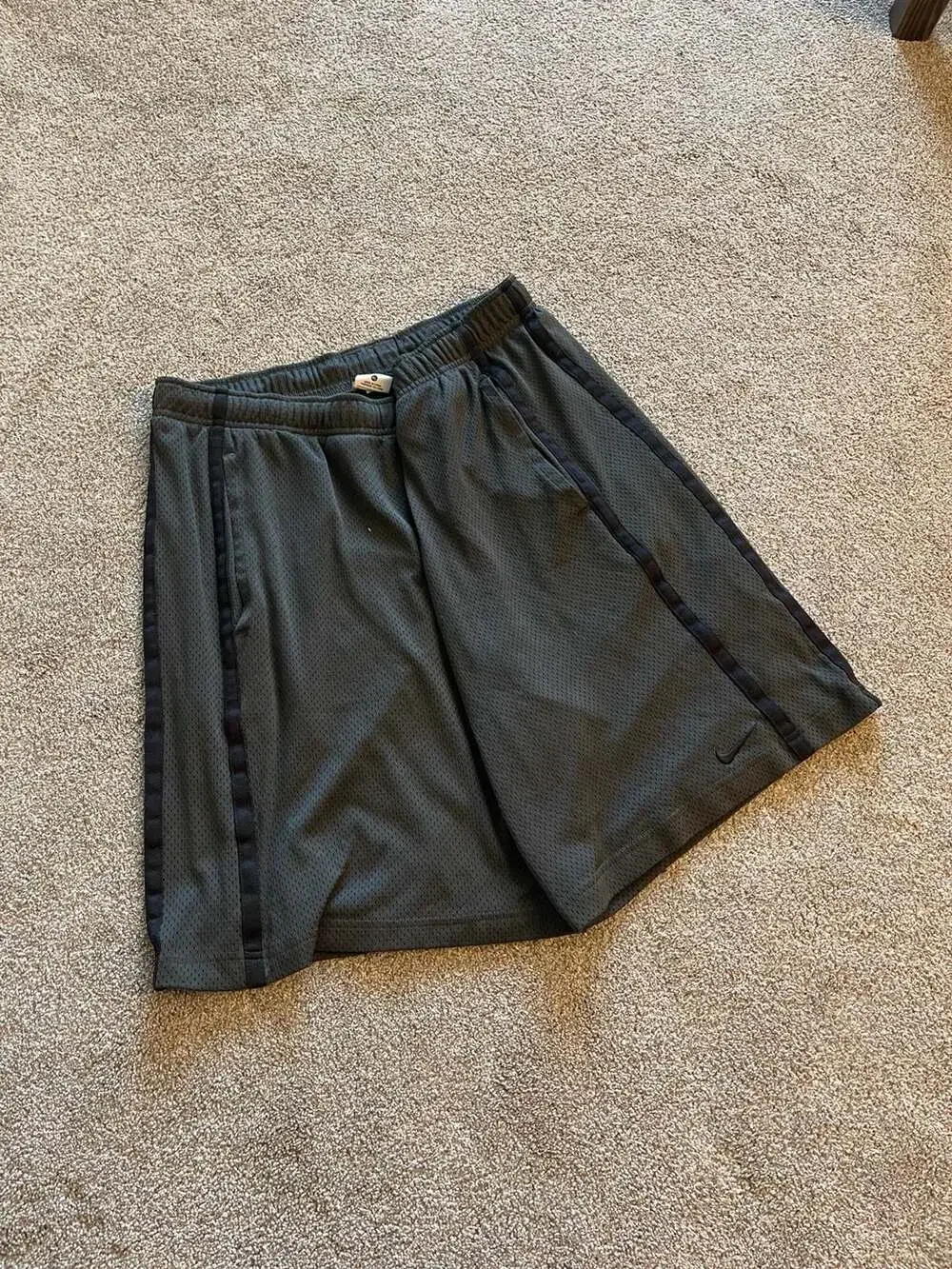 VTG Y2K Nike Basketball Shorts Size XL Gray Black Mesh Athletic Gym Pockets